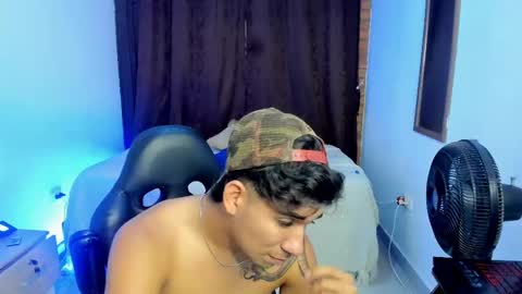 Snapshot of valentino_moura_ chatting on March 2025 04:03:02 PM VALENTINO MOURA online show from March 2025 04:03:02 PM