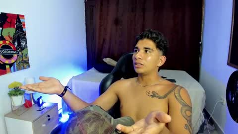 Snapshot of valentino_moura_ chatting on March 2025 06:01:02 PM VALENTINO MOURA online show from March 2025 06:01:02 PM