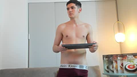 Snapshot of valentinocerati chatting on December 2024 08:00:02 AM ValentinoCerati online show from December 2024 08:00:02 AM