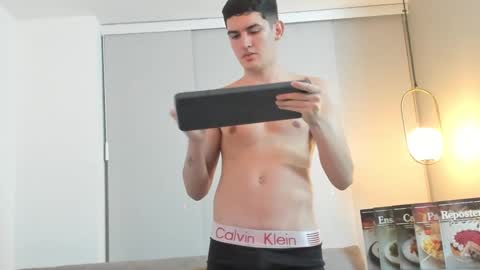 Snapshot of valentinocerati chatting on December 2024 03:13:02 AM ValentinoCerati online show from December 2024 03:13:02 AM