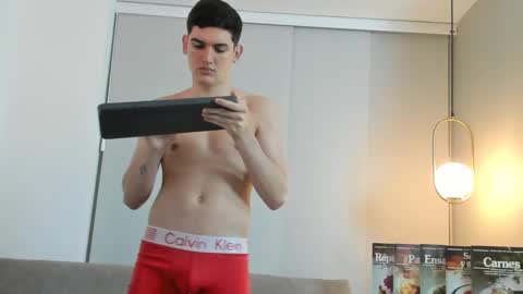 Snapshot of valentinocerati chatting on December 2024 03:45:02 AM ValentinoCerati online show from December 2024 03:45:02 AM