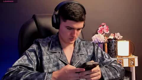 Snapshot of valentinocerati chatting on February 2026 03:02:01 AM ValentinoCerati online show from February 2026 03:02:01 AM