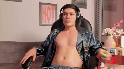 Snapshot of valentinocerati chatting on February 2026 02:13:02 AM ValentinoCerati online show from February 2026 02:13:02 AM