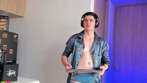 Snapshot of valentinocerati chatting on February 2026 02:15:01 PM ValentinoCerati online show from February 2026 02:15:01 PM