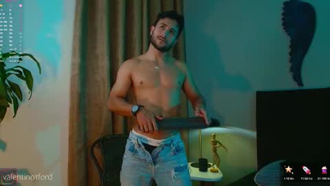 Snapshot of valentinoford chatting on September 2025 10:03:02 PM Valentino online show from September 2025 10:03:02 PM