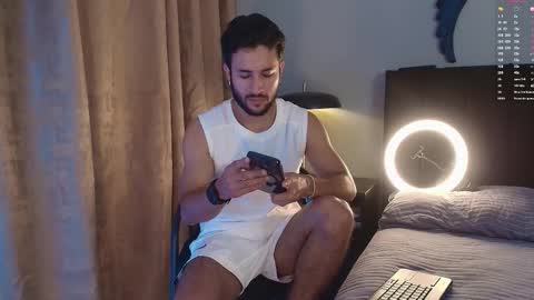 Snapshot of valentinoford chatting on December 2025 09:20:02 PM Valentino online show from December 2025 09:20:02 PM