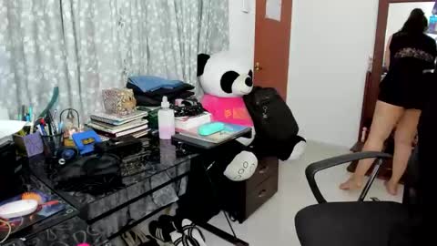 ValenLo online show from April 2026 02:37:02 AM