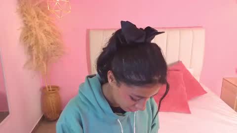Snapshot of valeria__torres chatting on July 2026 10:43:02 AM Valeria online show from July 2026 10:43:02 AM