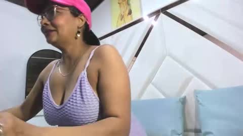 Snapshot of valeria_gil_ chatting on April 2026 01:37:02 PM valeria_gil_ online show from April 2026 01:37:02 PM