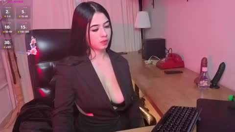 Snapshot of valeria_restrepo chatting on May 2026 11:28:02 AM Valeria online show from May 2026 11:28:02 AM