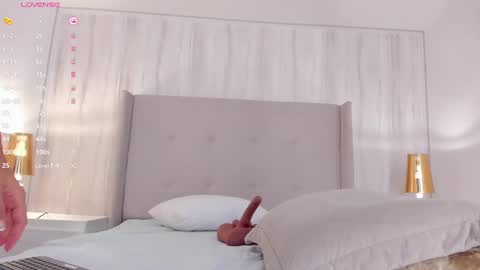 Snapshot of valeriah_ chatting on February 2025 02:42:01 PM Valeria online show from February 2025 02:42:01 PM