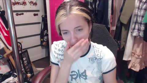 ValeriaXKiss online show from February 2025 06:27:02 PM