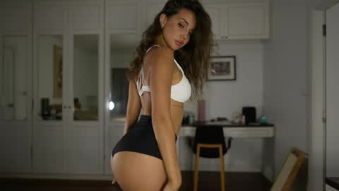 Snapshot of valerieh chatting on November 2025 12:44:02 AM Valerie online show from November 2025 12:44:02 AM