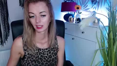 Snapshot of valerieluvsugar chatting on December 2024 10:17:02 AM Valerie online show from December 2024 10:17:02 AM