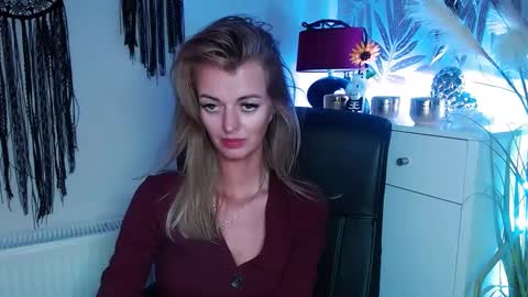 Snapshot of valerieluvsugar chatting on December 2024 08:58:01 PM Valerie online show from December 2024 08:58:01 PM