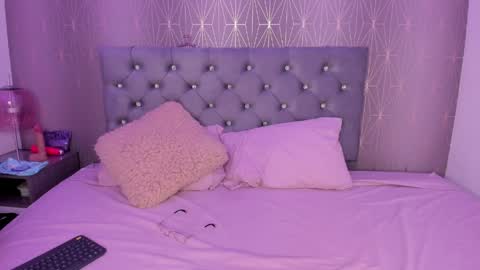 valeriesaint online show from April 2026 10:32:01 PM