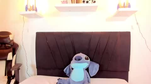 Snapshot of valeriie_pretty chatting on February 2025 11:59:02 PM Vale online show from February 2025 11:59:02 PM