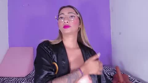 Valeryn online show from November 2025 03:15:01 AM