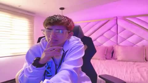 Snapshot of valeryevansvg chatting on November 2025 01:03:01 PM Valery online show from November 2025 01:03:01 PM