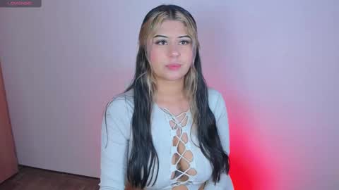 Snapshot of valeska__v chatting on October 2025 03:29:02 AM your loveee online show from October 2025 03:29:02 AM