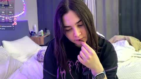 valevaweheart online show from May 2026 07:00:01 PM