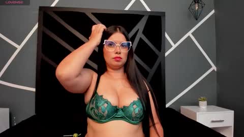 VALKA ROSS online show from October 2025 10:19:01 PM