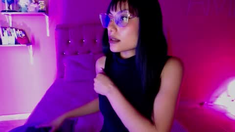 valkiry_ online show from November 2025 08:08:02 PM