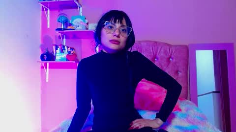 valkiry_ online show from December 2025 10:04:02 PM