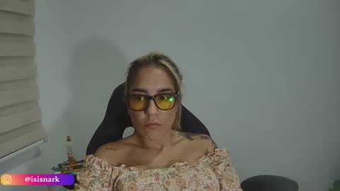 Snapshot of valkyriarose chatting on November 2025 01:49:02 AM Isis online show from November 2025 01:49:02 AM