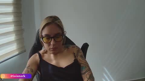 Snapshot of valkyriarose chatting on November 2025 03:25:02 PM Isis online show from November 2025 03:25:02 PM