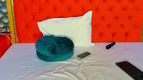 Snapshot of valleriejonnes chatting on March 2025 12:11:02 PM Valerie Val V online show from March 2025 12:11:02 PM