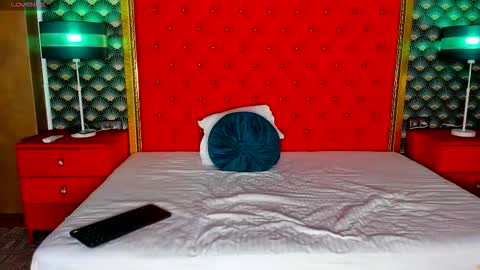 Snapshot of valleriejonnes chatting on October 2025 07:45:02 PM Valerie Val V online show from October 2025 07:45:02 PM