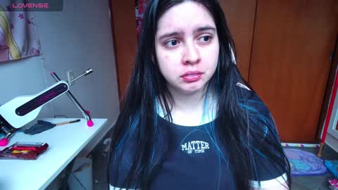 Im Violet online show from February 2025 01:35:02 PM