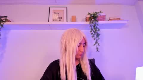 vamp  online show from October 2025 08:51:02 PM