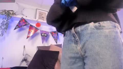 vamp  online show from November 2025 08:10:01 PM