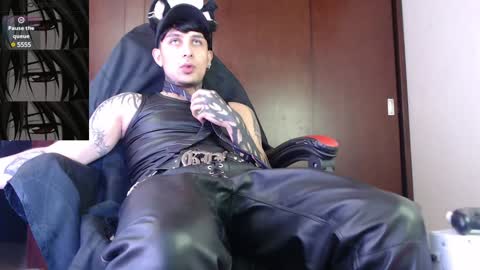 david guzman i model independenthelp me with a thumbs up online show from December 2024 12:30:02 AM