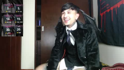 david guzman i model independenthelp me with a thumbs up online show from January 2025 11:45:01 PM