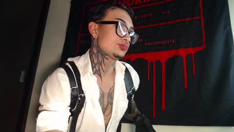 david guzman i model independenthelp me with a thumbs up online show from January 2025 04:36:01 AM