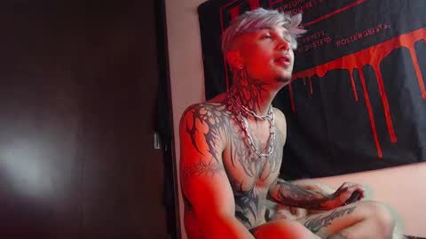 david guzman i model independenthelp me with a thumbs up online show from February 2025 02:14:01 AM