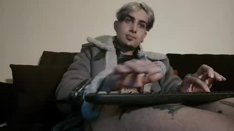 david guzman i model independenthelp me with a thumbs up online show from March 2025 04:23:02 AM