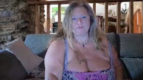 Snapshot of vampwoman chatting on September 2025 01:03:01 PM vampwoman online show from September 2025 01:03:01 PM