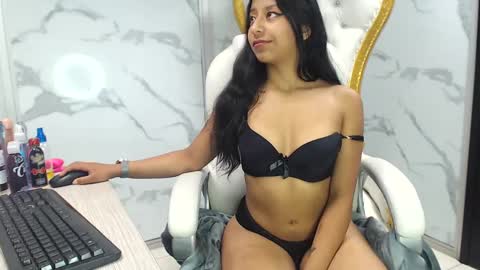 Snapshot of vanelin18 chatting on January 2025 06:06:02 AM Vane online show from January 2025 06:06:02 AM