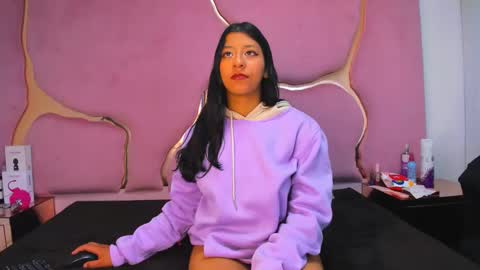 Snapshot of vanelin18 chatting on February 2025 04:25:01 AM Vane online show from February 2025 04:25:01 AM