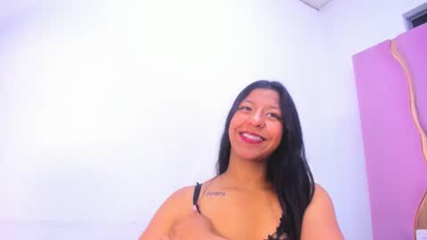 Snapshot of vanelin18 chatting on November 2025 09:08:01 PM Vane online show from November 2025 09:08:01 PM