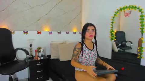 Snapshot of vanesa_castillo chatting on October 2025 10:04:02 PM vanessa online show from October 2025 10:04:02 PM