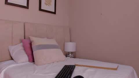 Snapshot of vanessa__cb chatting on June 2026 11:35:02 AM vanessa__cb online show from June 2026 11:35:02 AM