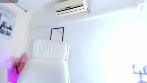 Snapshot of vanessa_gonzaless chatting on February 2025 12:22:02 PM Vanessa online show from February 2025 12:22:02 PM