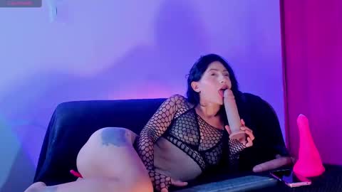 Snapshot of vanessa_gonzaless chatting on October 2025 05:32:02 PM Vanessa online show from October 2025 05:32:02 PM