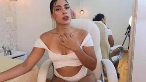 Snapshot of vanessa_rain_ chatting on November 2025 08:09:02 PM Vanessa online show from November 2025 08:09:02 PM