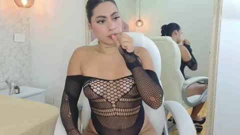 Snapshot of vanessa_rain_ chatting on November 2025 09:03:02 PM Vanessa online show from November 2025 09:03:02 PM